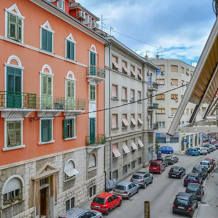 Le Monde Apartment Split Szoba fotó